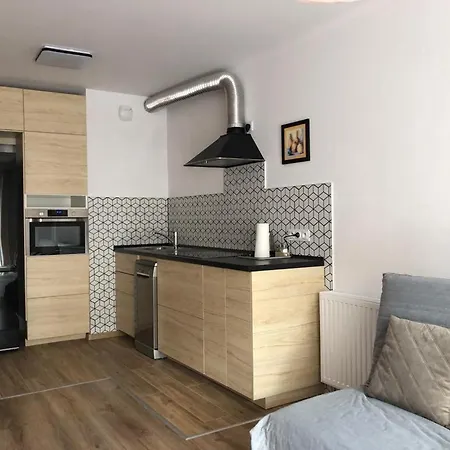 Dakota Easy Center *